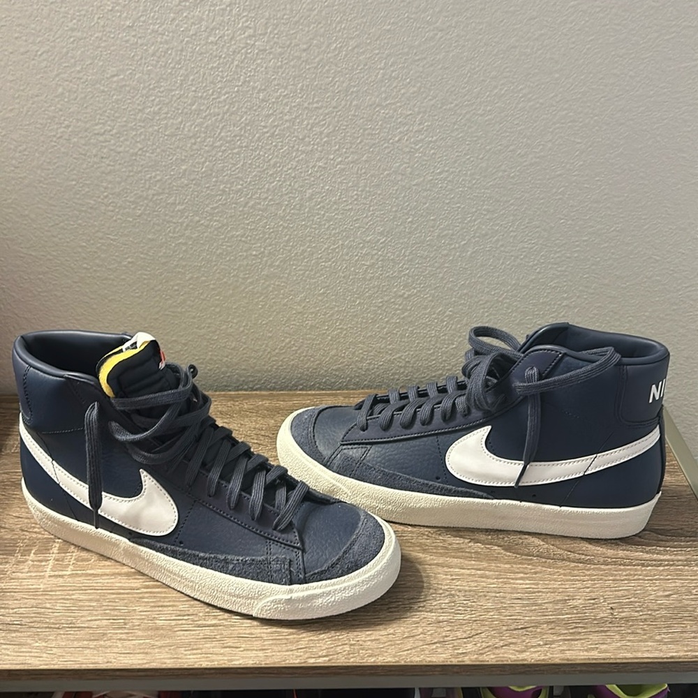 Brand NEW Nike hightops. Never been worn, 9.5M.